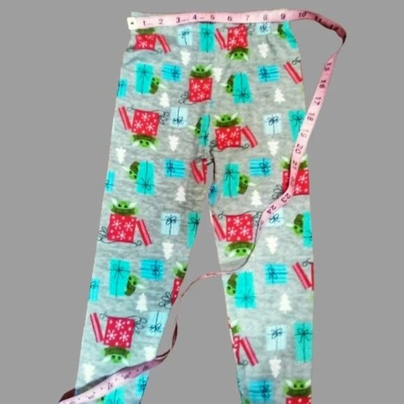 Old Navy Pajama Set w/Star Wars Grogu Christmas Print 2 Pc Unisex Sz 6 Small - Picture 6 of 12